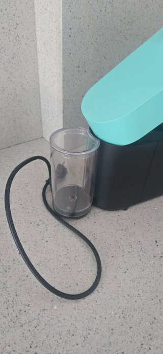 Cafetera Nespresso Krups color turquesa
