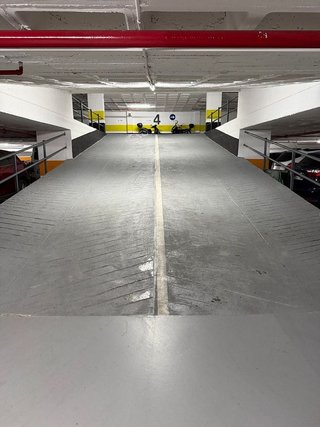 Garaje en alquiler en El Camp de l'Arpa del Clot en Barcelona