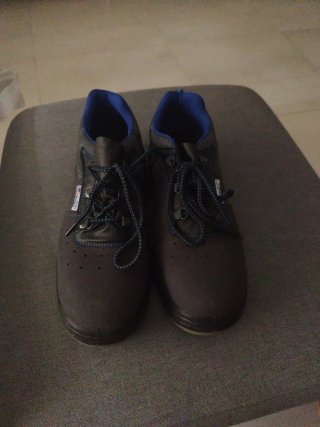 Zapatos de seguridad negros y azules