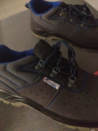 Zapatos de seguridad negros y azules