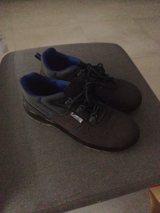 Zapatos de seguridad negros y azules