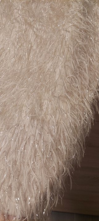 Vestido fiesta beige/dorado encaje y plumas