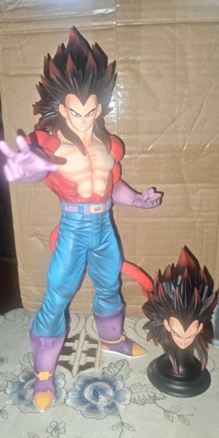 Figura dragón ball vegeta ssj4