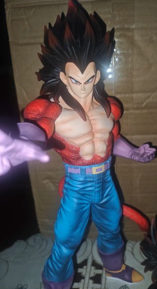 Figura dragón ball vegeta ssj4