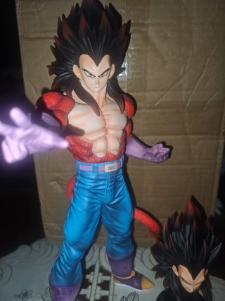 Figura dragón ball vegeta ssj4