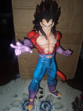 Figura dragón ball vegeta ssj4