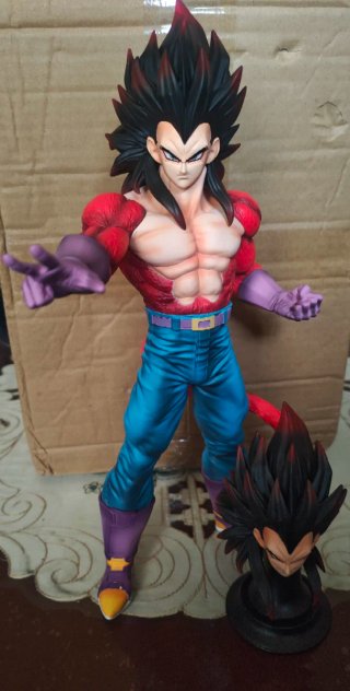 Figura dragón ball vegeta ssj4