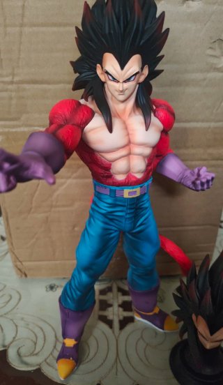 Figura dragón ball vegeta ssj4