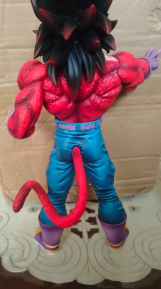Figura dragón ball vegeta ssj4