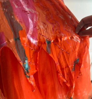 Vestido de fiesta naranja y rosa con pedrería