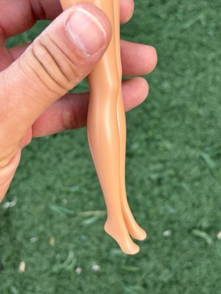 Muñeca Barbie rubia con vestido rosa