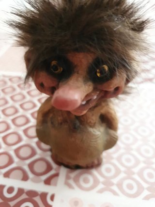 Lote de figuritas: Buda, troll y perros