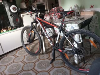 Bicicleta Scott Negra y Roja