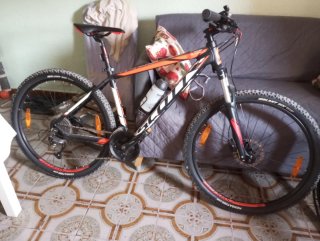 Bicicleta Scott Negra y Roja