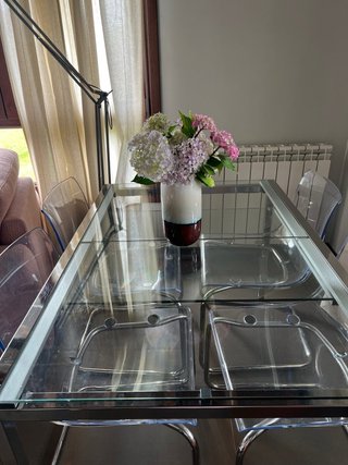 Mesa cristal extensible y 4 sillas