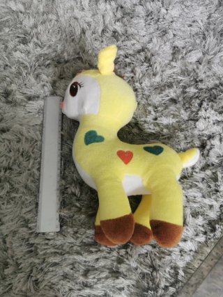 Peluche cervatillo amarillo con corazones