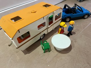 Lote Playmobil Coche y Caravana