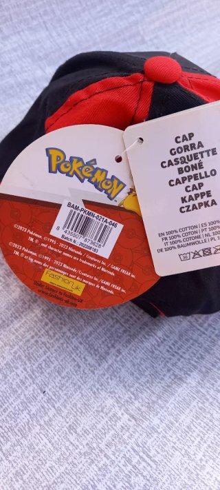 Gorra Pokémon Negra y Roja