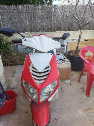 Moto Scooter 49cc Roja y Blanca