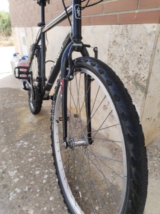 Bicicleta Rockrider B'Twin 26 x 1.95.IMPOLUTA.