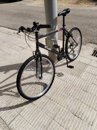 Bicicleta Rockrider B'Twin 26 x 1.95.IMPOLUTA.