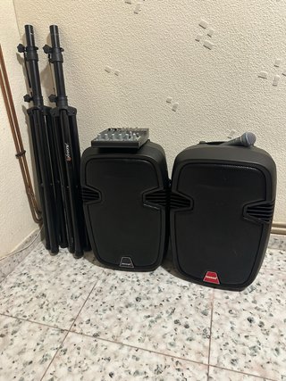 Altavoces amplificados negros