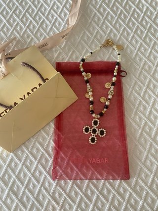 Collar Teria Yabar Cruz Perlas Reversible
