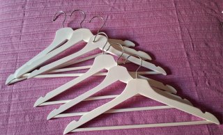 Perchas de madera blancas (pack de 39)