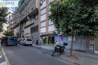 Local comercial en venta en Pajaritos - Plaza de Toros en Granada
