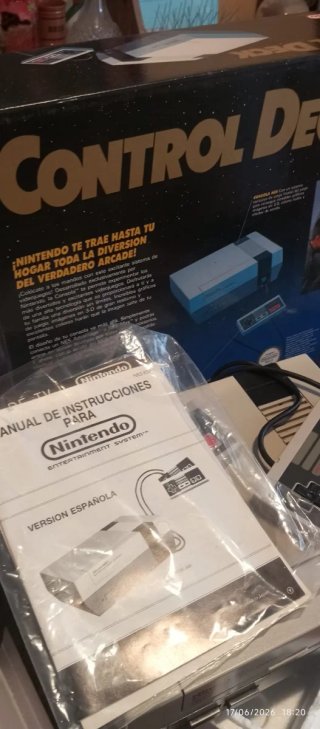 Consola Nintendo NES Control Deck Caja