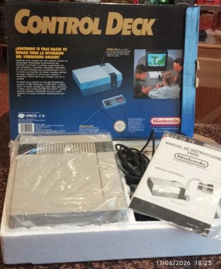 Consola Nintendo NES Control Deck Caja