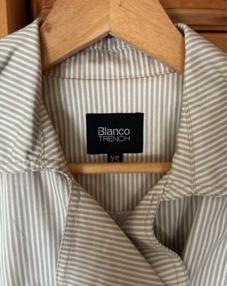 Gabardina corta beige/blanca Talla XS