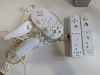 Nintendo Wii Blanca + Accesorios y 7 Juegos