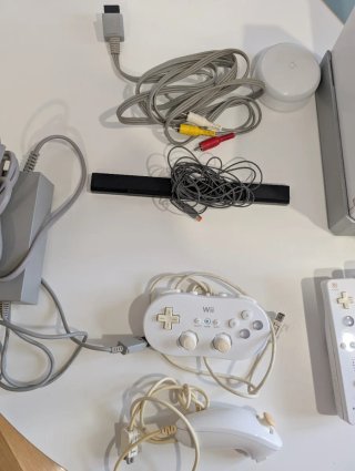 Nintendo Wii Blanca + Accesorios y 7 Juegos