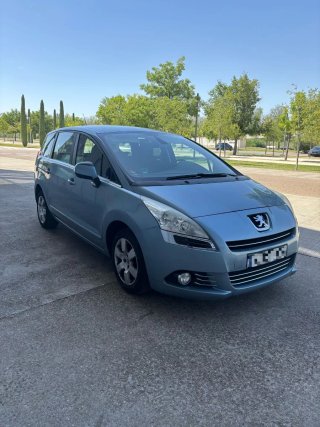 Peugeot 5008 2012