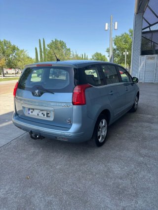 Peugeot 5008 2012