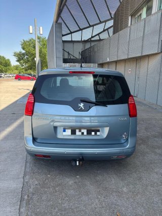 Peugeot 5008 2012