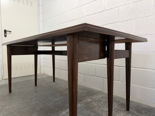 Mesa extensible de madera