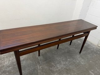 Mesa extensible de madera