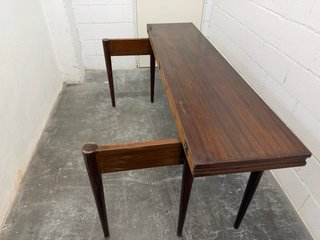 Mesa extensible de madera