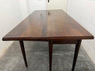 Mesa extensible de madera