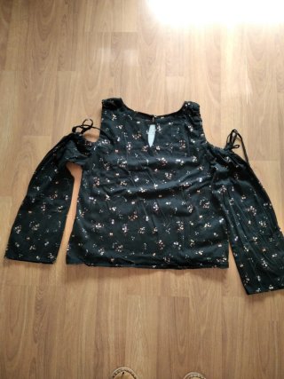 Blusa H&M floral hombros descubiertos