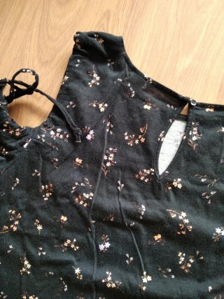 Blusa H&M floral hombros descubiertos