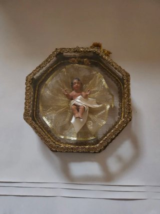 Niño Jesús en urna cristal encaje