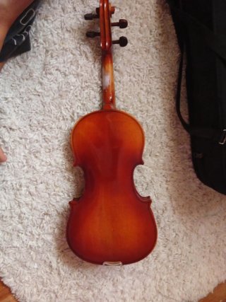 Violín con estuche y arco