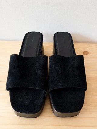 Zuecos Lefties negros plataforma tachuelas