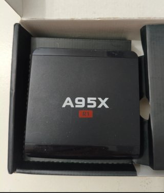 TV Box A95X R1 con mando y cargador