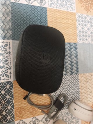 Beats Studio Pro A2924 Beige con estuche