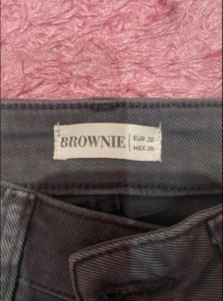 Pantalón vaquero gris Brownie con tachuelas