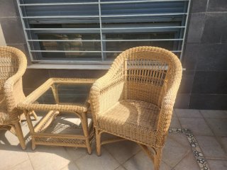 Conjunto terraza: 2 sillones y mesa ratán